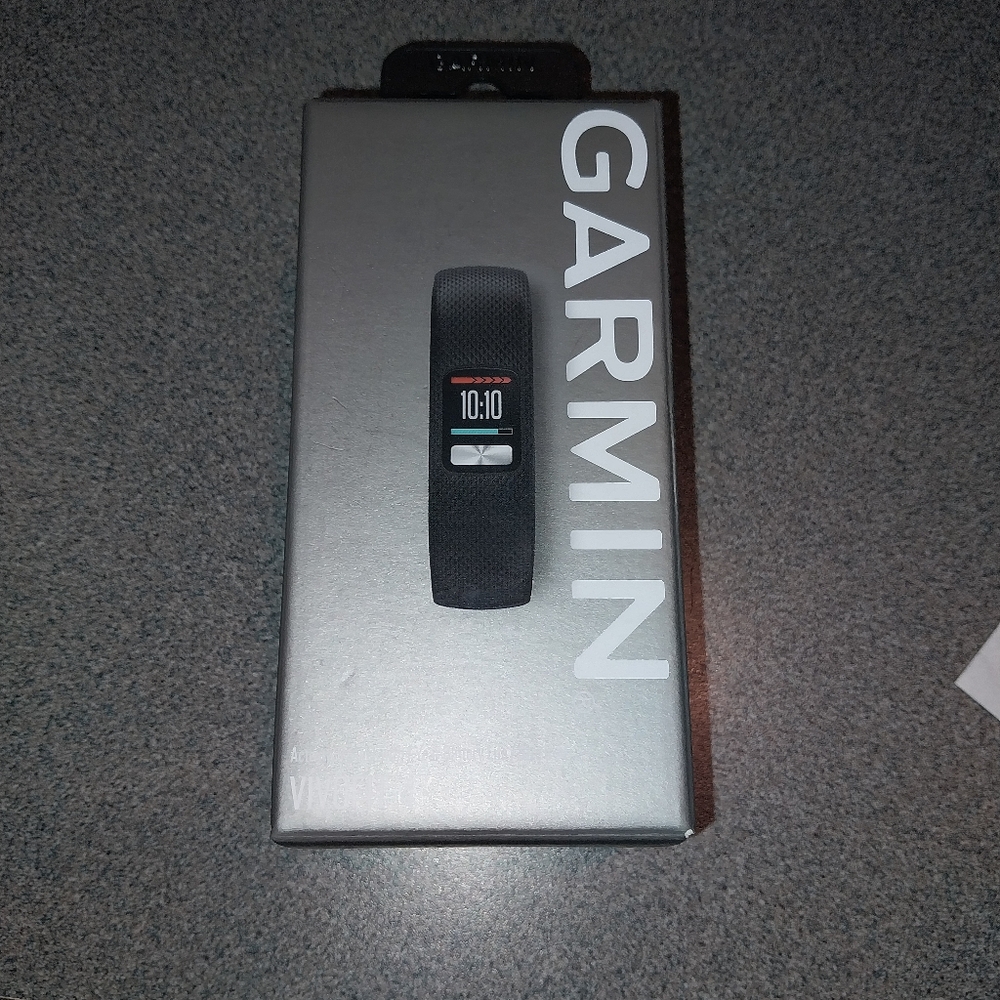 Brand New Garmin Vivofit 4 Fitness Tracker NWT
